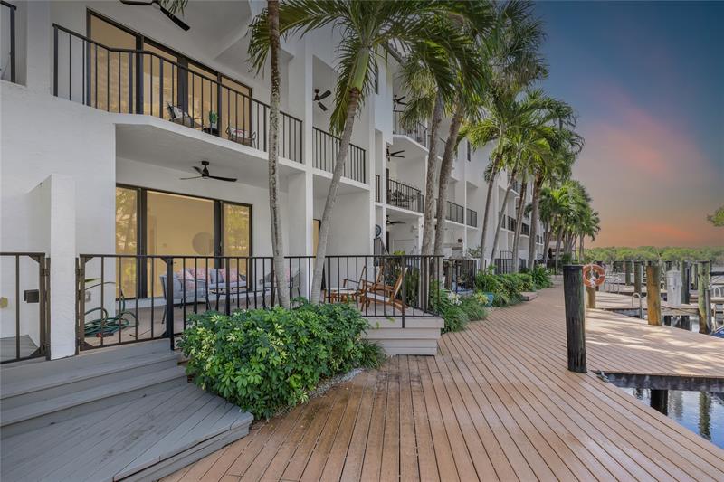 Image 3 of 54 For 4401 Ocean Boulevard  16