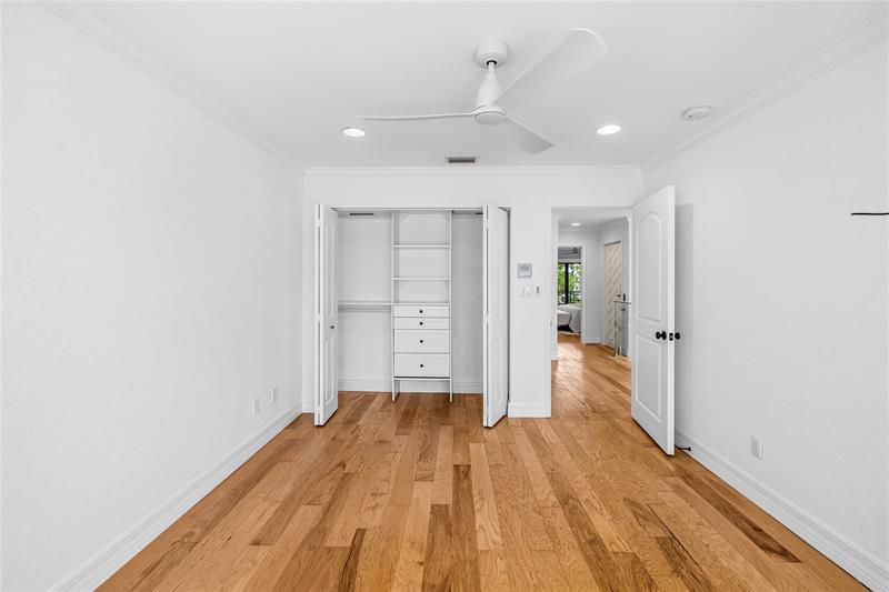 Image 30 of 54 For 4401 Ocean Boulevard  16