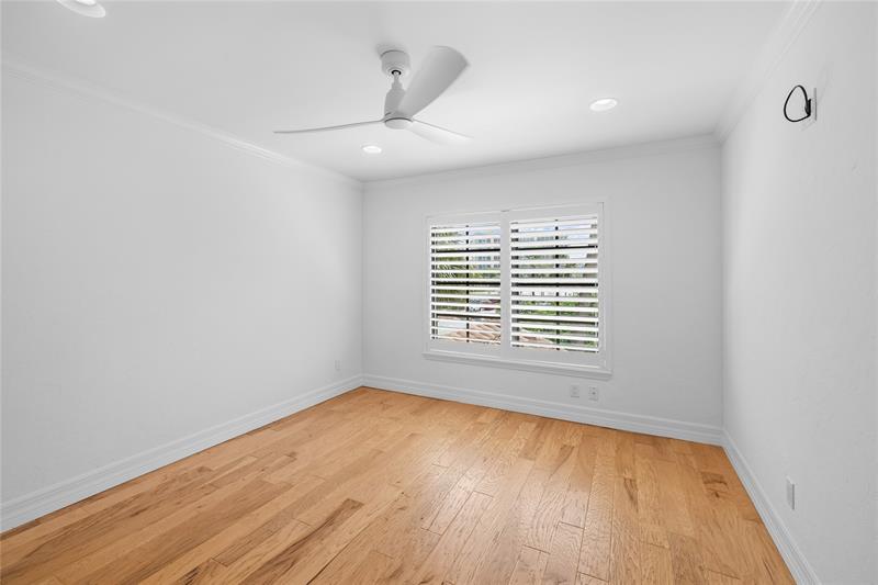 Image 31 of 54 For 4401 Ocean Boulevard  16