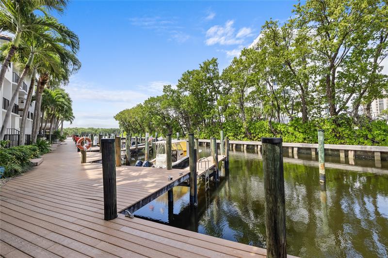 Image 38 of 54 For 4401 Ocean Boulevard  16