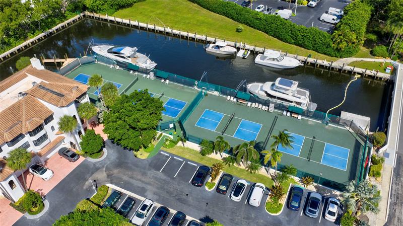 Image 43 of 54 For 4401 Ocean Boulevard  16