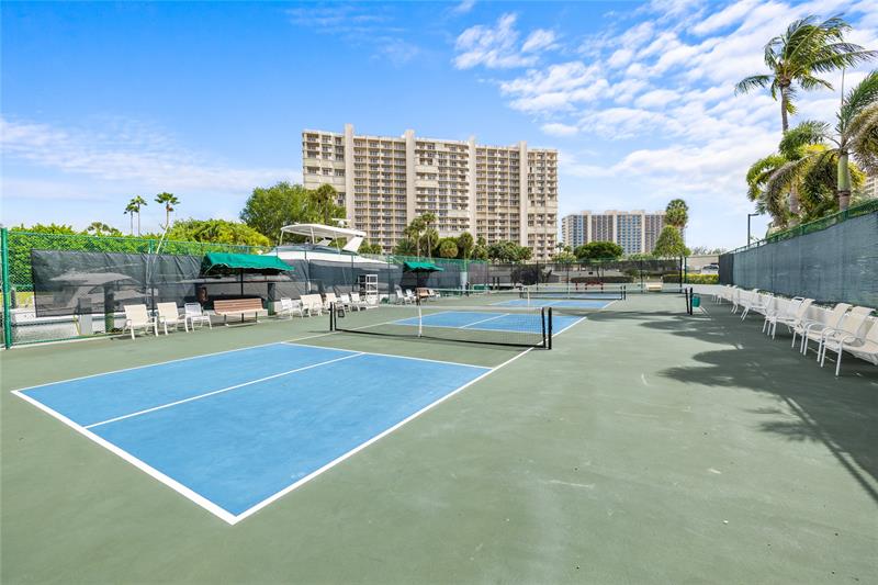 Image 45 of 54 For 4401 Ocean Boulevard  16