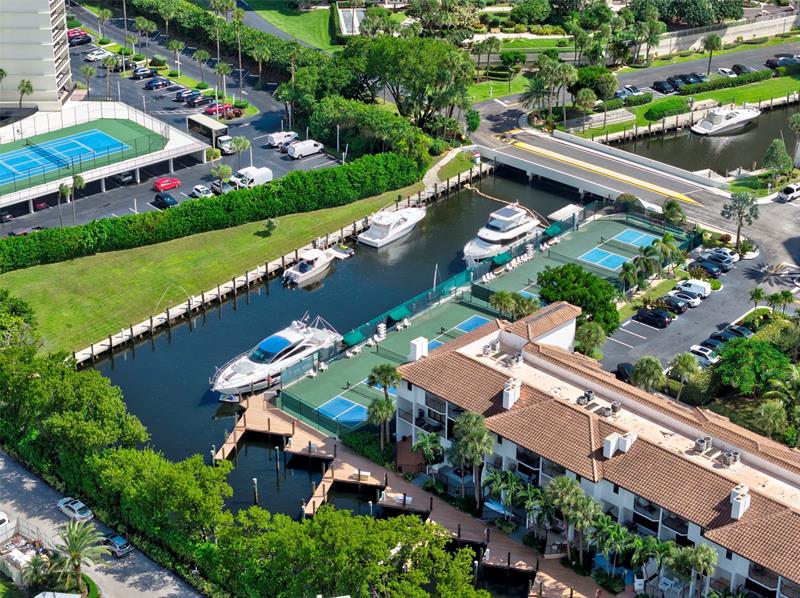 Image 47 of 54 For 4401 Ocean Boulevard  16