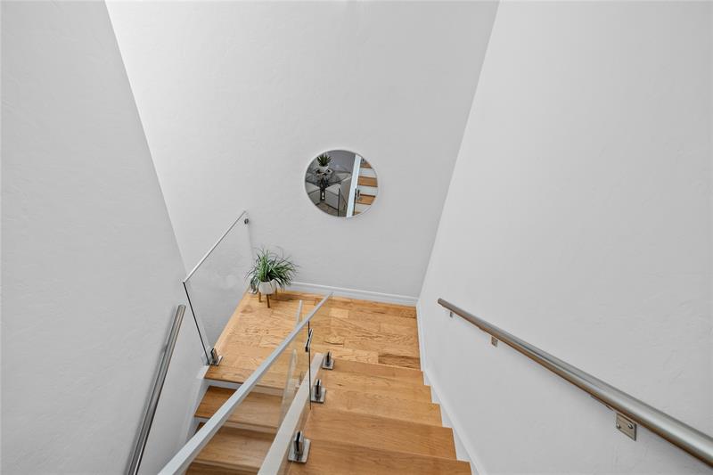 Image 9 of 54 For 4401 Ocean Boulevard  16