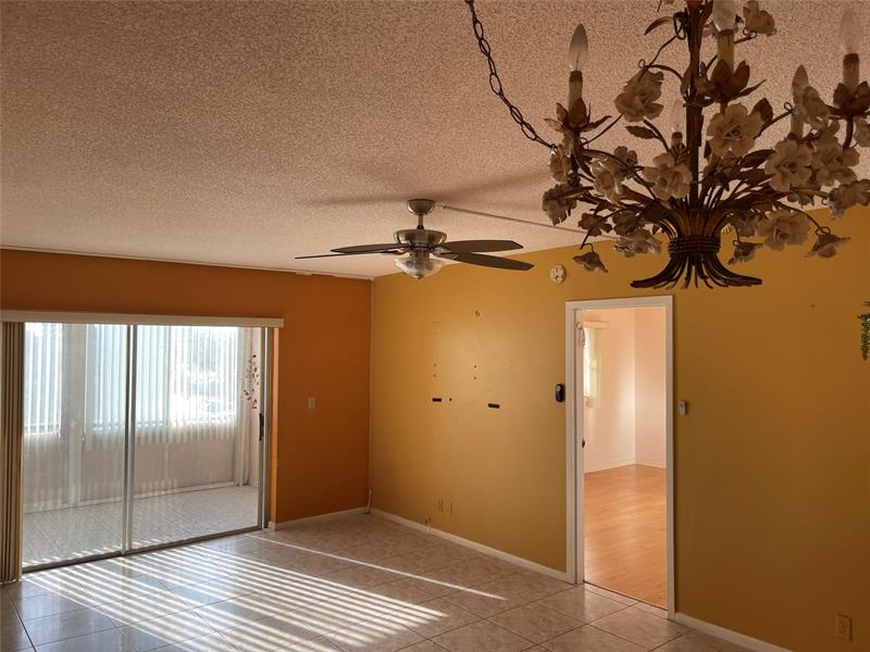 Image 10 of 47 For 1025 Country Club Dr  407