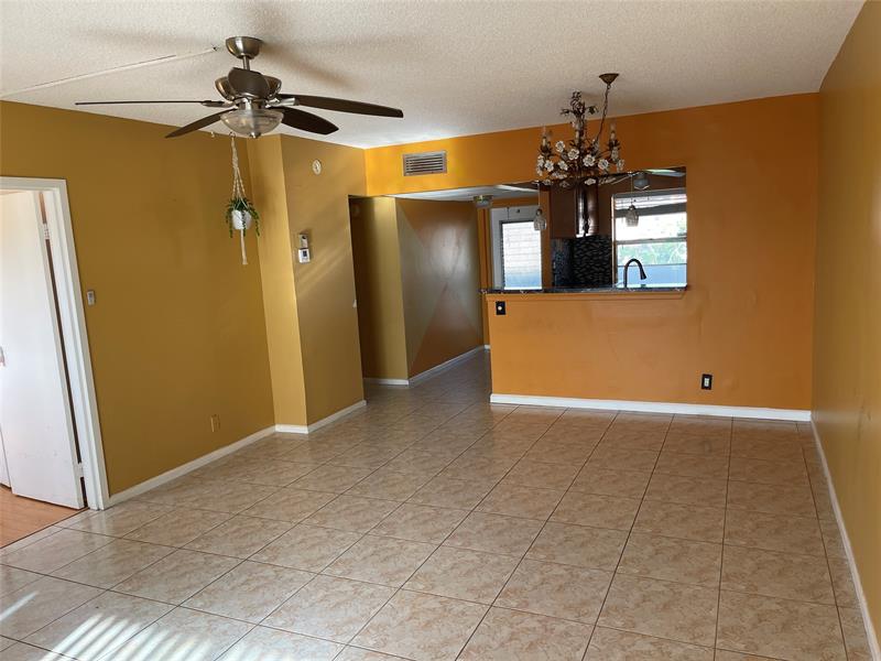 Image 11 of 47 For 1025 Country Club Dr  407
