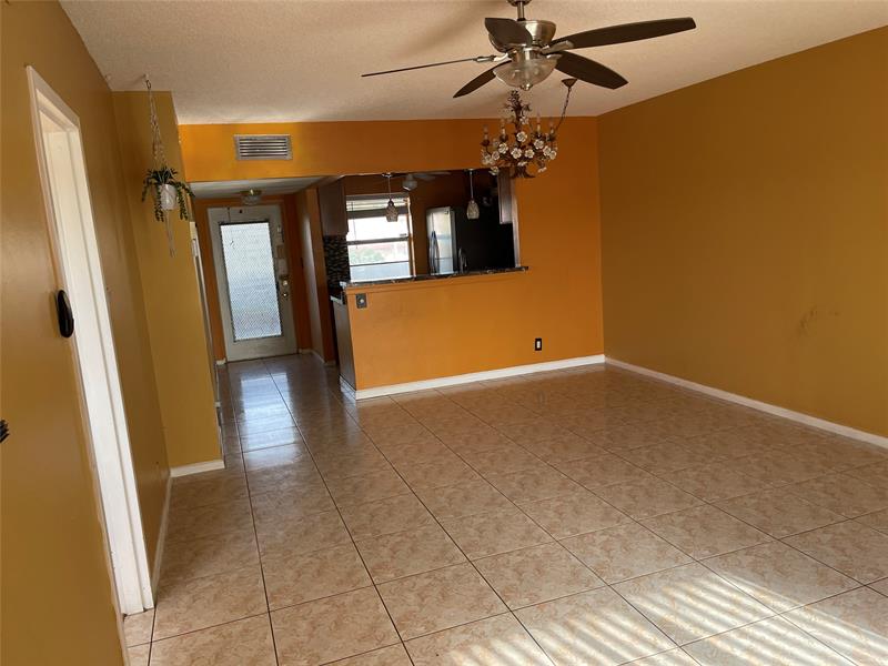 Image 14 of 47 For 1025 Country Club Dr  407