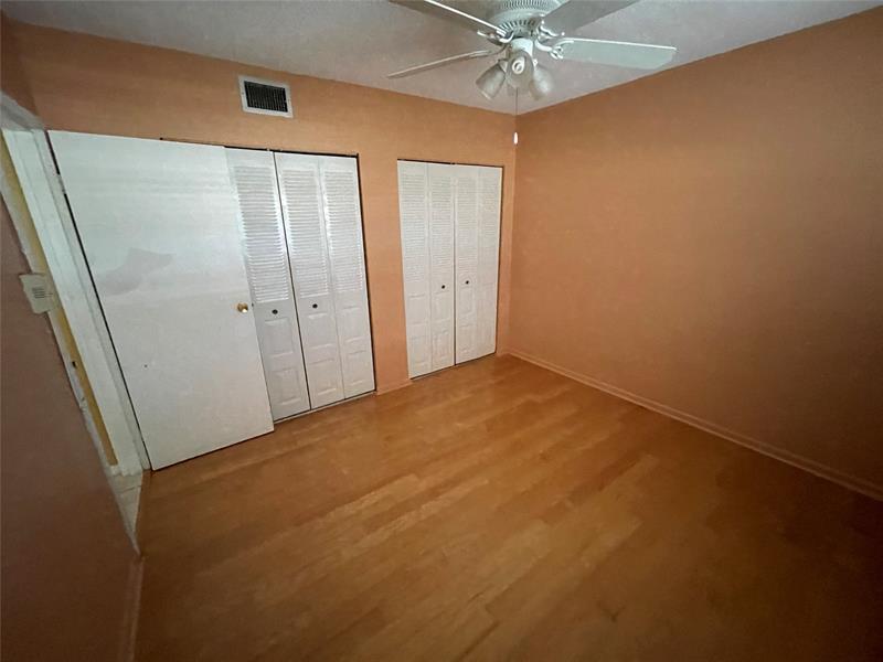 Image 31 of 47 For 1025 Country Club Dr  407