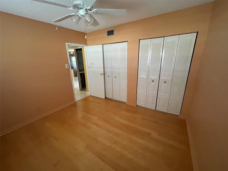 Image 32 of 47 For 1025 Country Club Dr  407