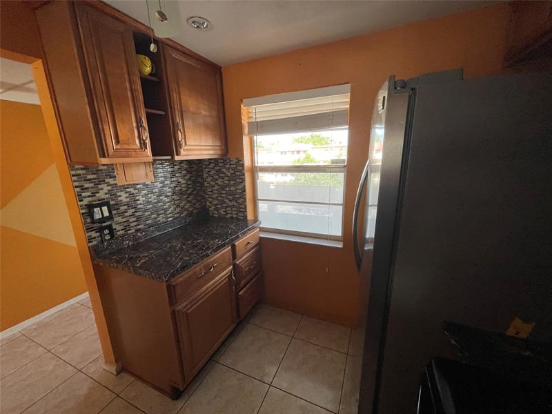 Image 4 of 47 For 1025 Country Club Dr  407