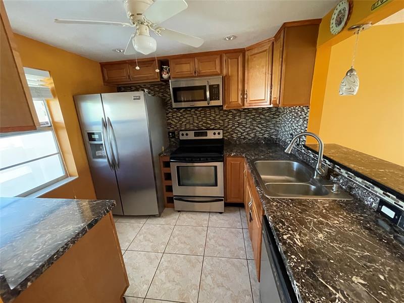 Image 5 of 47 For 1025 Country Club Dr  407