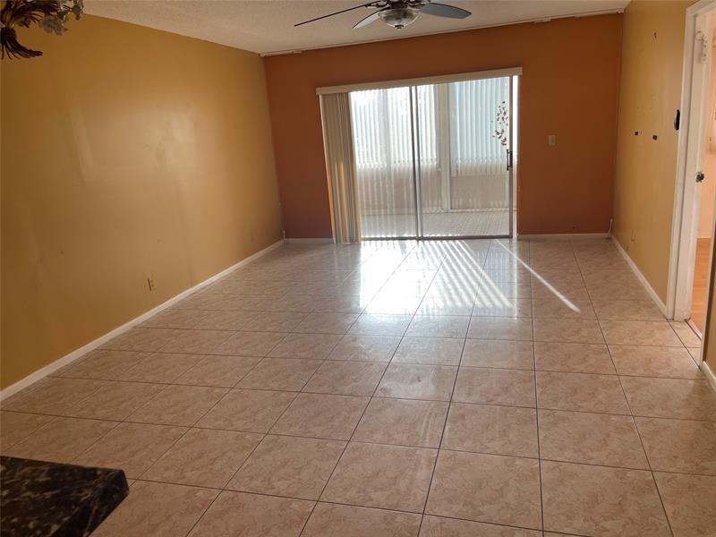 Image 6 of 47 For 1025 Country Club Dr  407