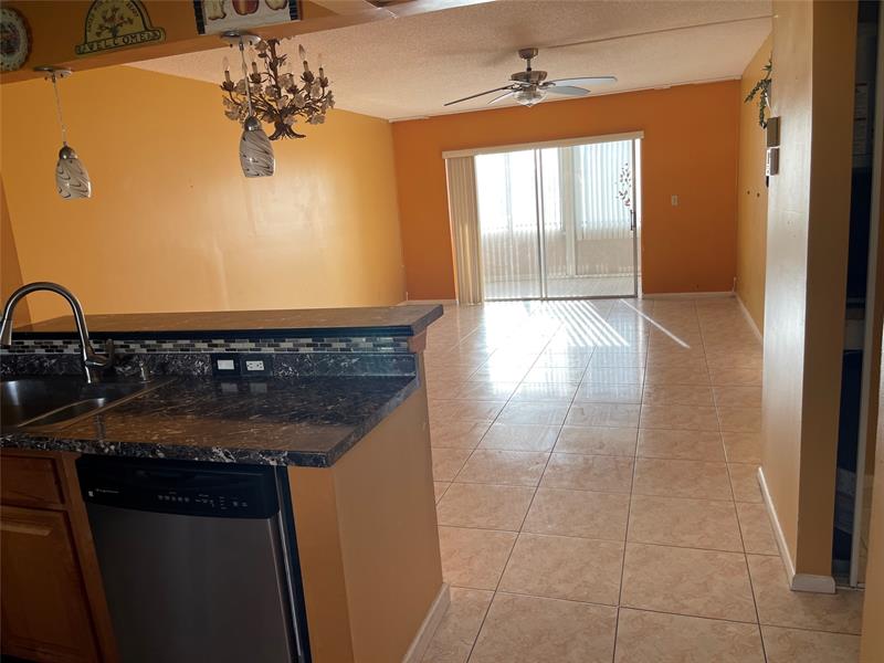 Image 8 of 47 For 1025 Country Club Dr  407