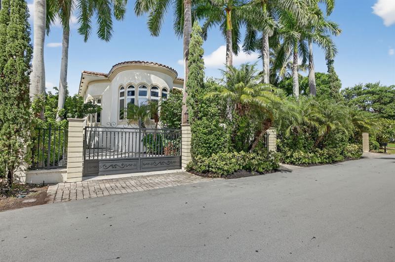 Image 10 of 93 For 519 Royal Plaza Dr