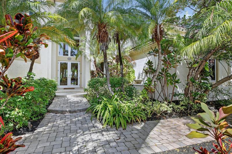 Image 13 of 93 For 519 Royal Plaza Dr