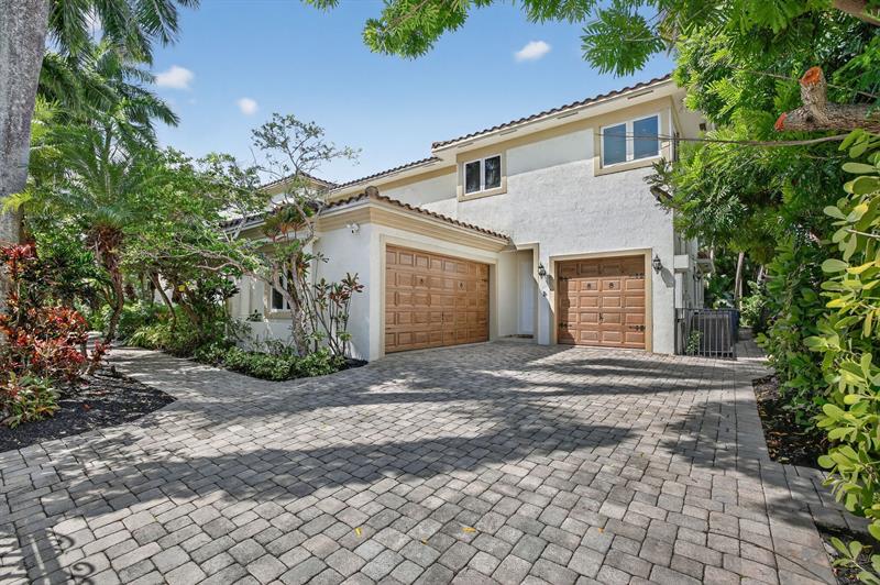 Image 15 of 93 For 519 Royal Plaza Dr