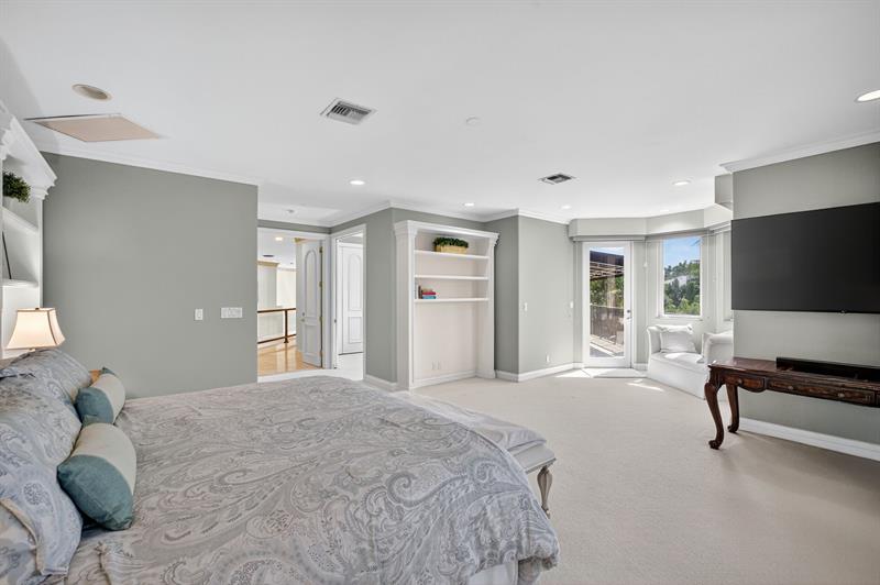 Image 35 of 93 For 519 Royal Plaza Dr