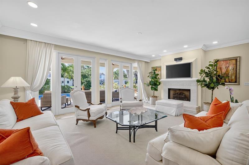 Image 4 of 93 For 519 Royal Plaza Dr