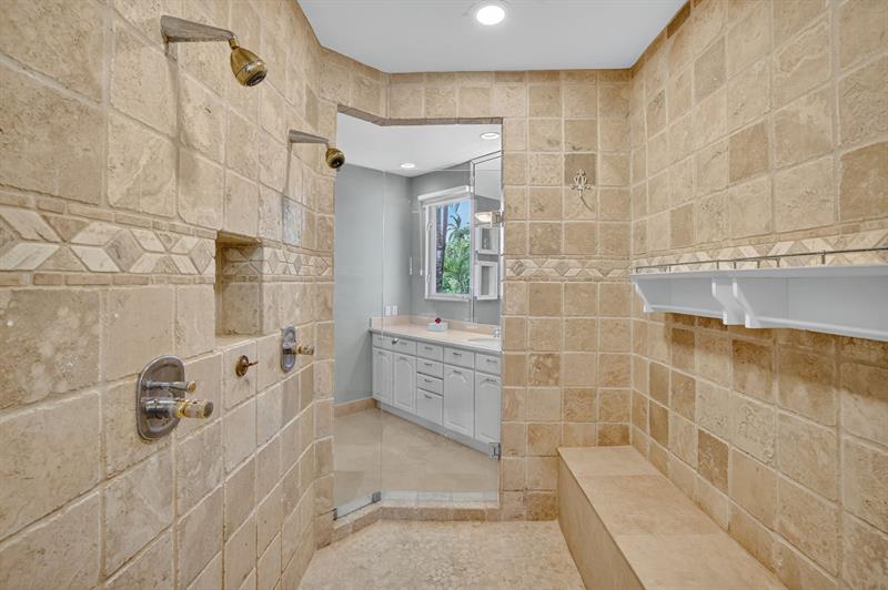 Image 45 of 93 For 519 Royal Plaza Dr