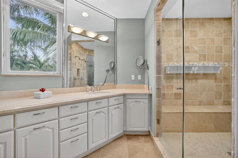 Image 46 of 93 For 519 Royal Plaza Dr