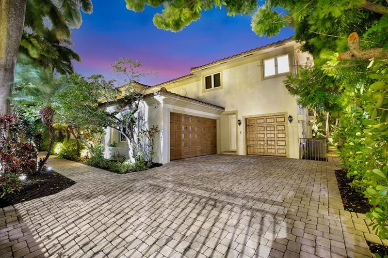 Image 79 of 93 For 519 Royal Plaza Dr