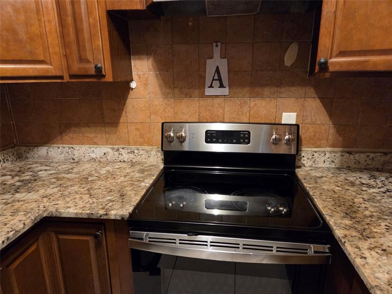 Image 18 of 27 For 7818 7th Ct  