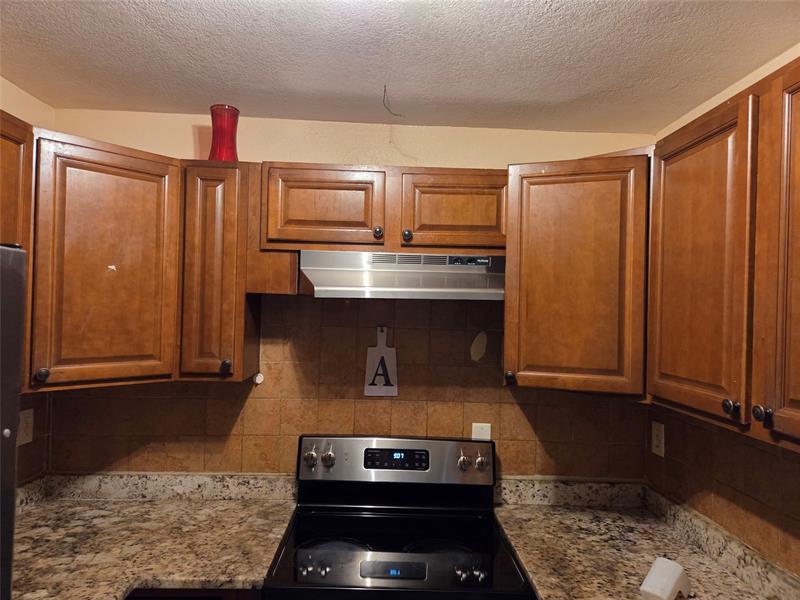 Image 19 of 27 For 7818 7th Ct  