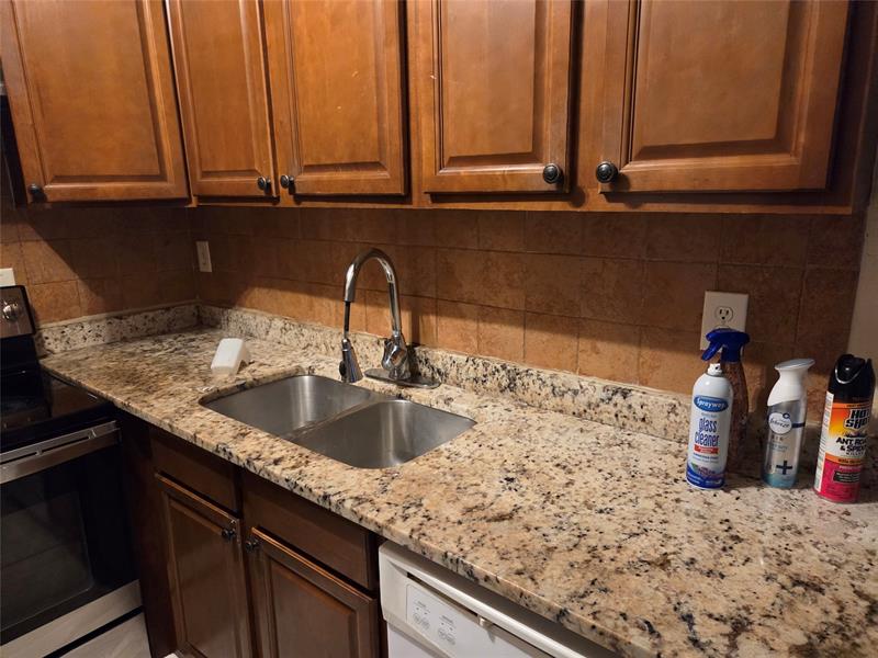 Image 21 of 27 For 7818 7th Ct  