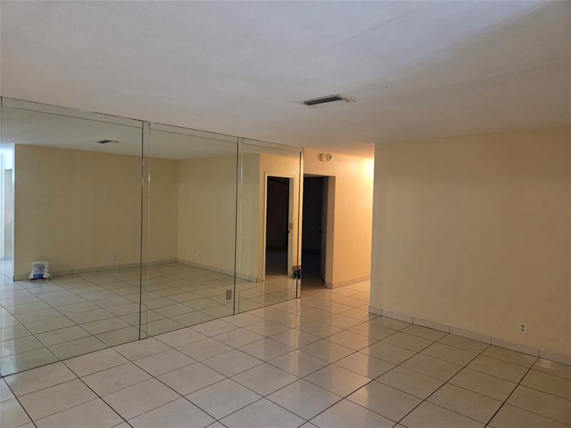 Image 9 of 27 For 7818 7th Ct  