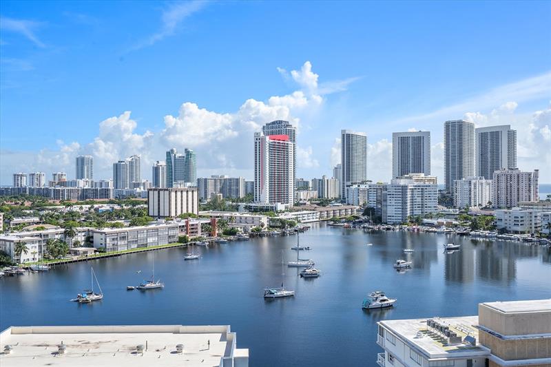 Image 17 of 18 For 427 Golden Isles Dr  16h