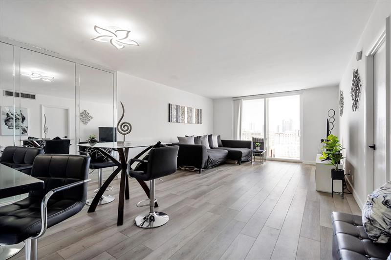 Image 3 of 18 For 427 Golden Isles Dr  16h