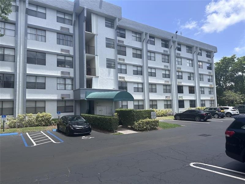 Image 2 of 10 For 2501 Riverside Dr  116