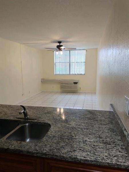 Image 4 of 10 For 2501 Riverside Dr  116