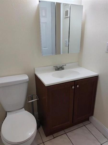 Image 8 of 10 For 2501 Riverside Dr  116