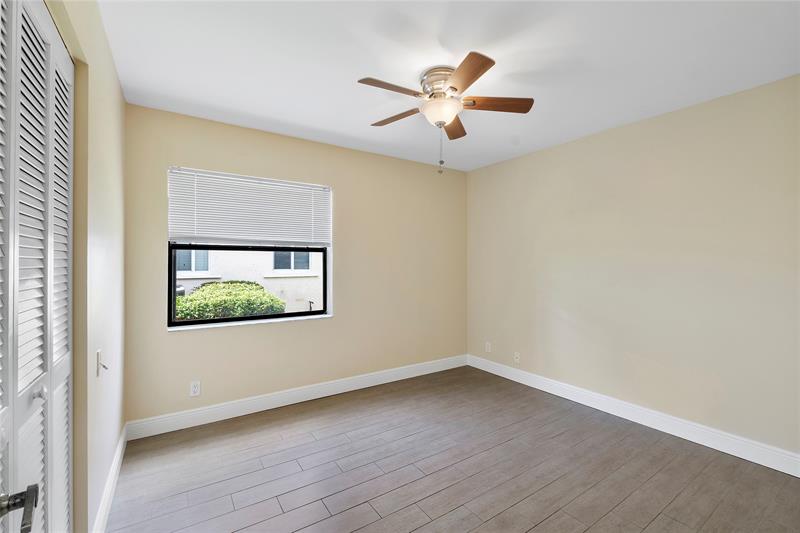 Image 10 of 15 For 11362 3rd Pl