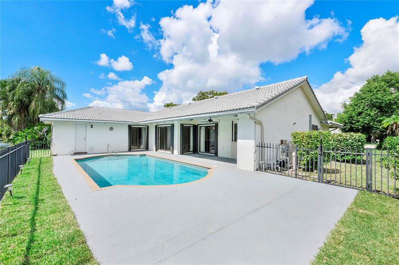 Image 5 of 15 For 11362 3rd Pl