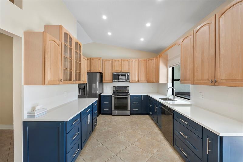 Image 7 of 15 For 11362 3rd Pl