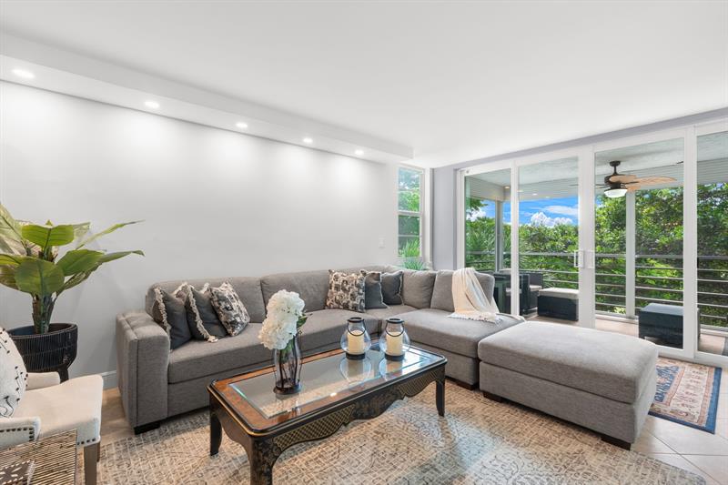 Image 14 of 33 For 806 Cypress Grove Ln  403