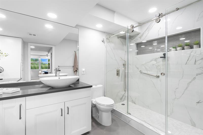 Image 16 of 33 For 806 Cypress Grove Ln  403