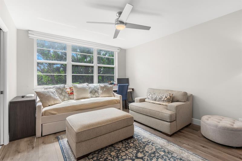 Image 17 of 33 For 806 Cypress Grove Ln  403