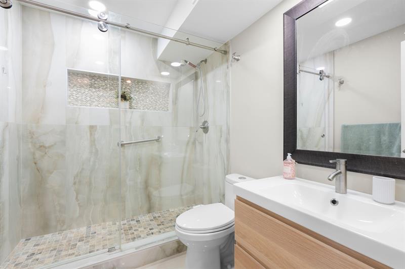 Image 24 of 33 For 806 Cypress Grove Ln  403