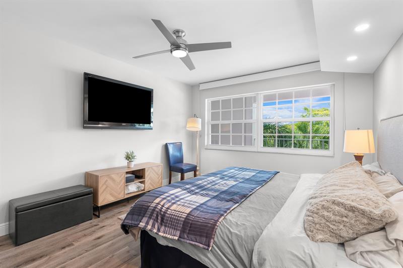 Image 25 of 33 For 806 Cypress Grove Ln  403