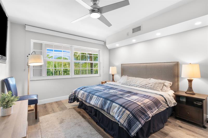 Image 26 of 33 For 806 Cypress Grove Ln  403