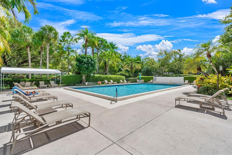 Image 28 of 33 For 806 Cypress Grove Ln  403