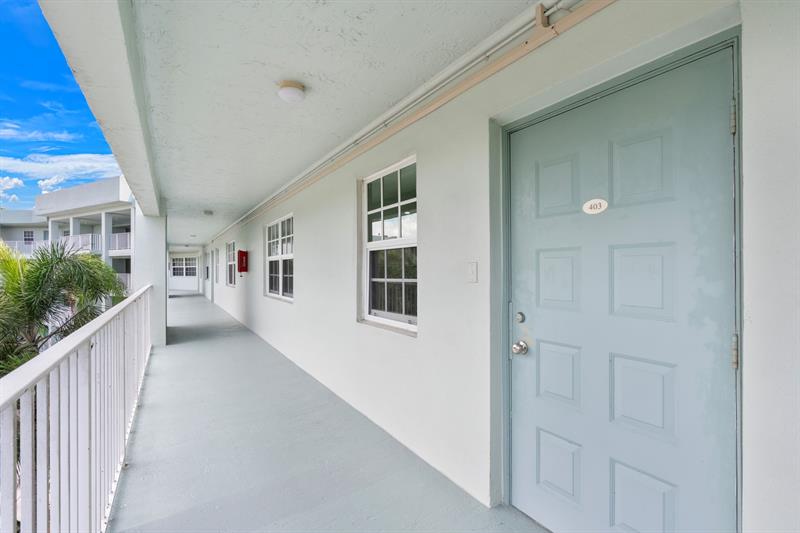 Image 3 of 33 For 806 Cypress Grove Ln  403