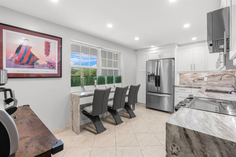 Image 6 of 33 For 806 Cypress Grove Ln  403