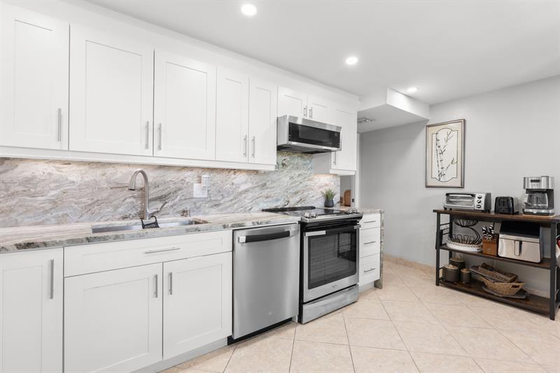 Image 8 of 33 For 806 Cypress Grove Ln  403