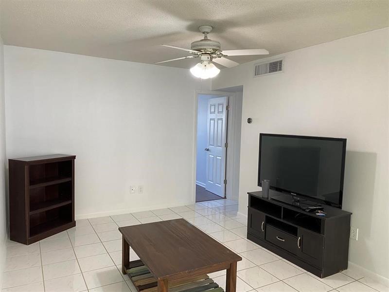 Image 4 of 8 For 340 19th St  207