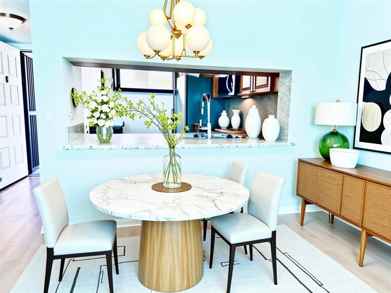 Image 14 of 61 For 112 Lake Emerald  206