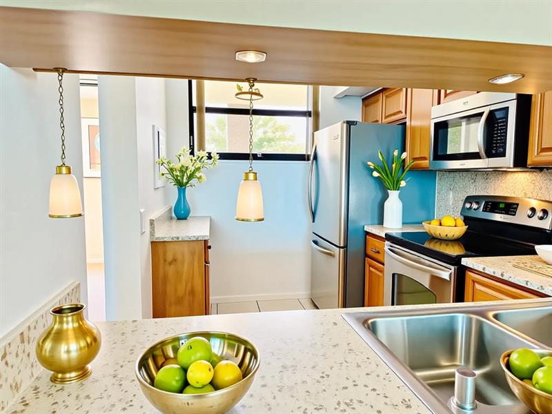 Image 19 of 61 For 112 Lake Emerald  206